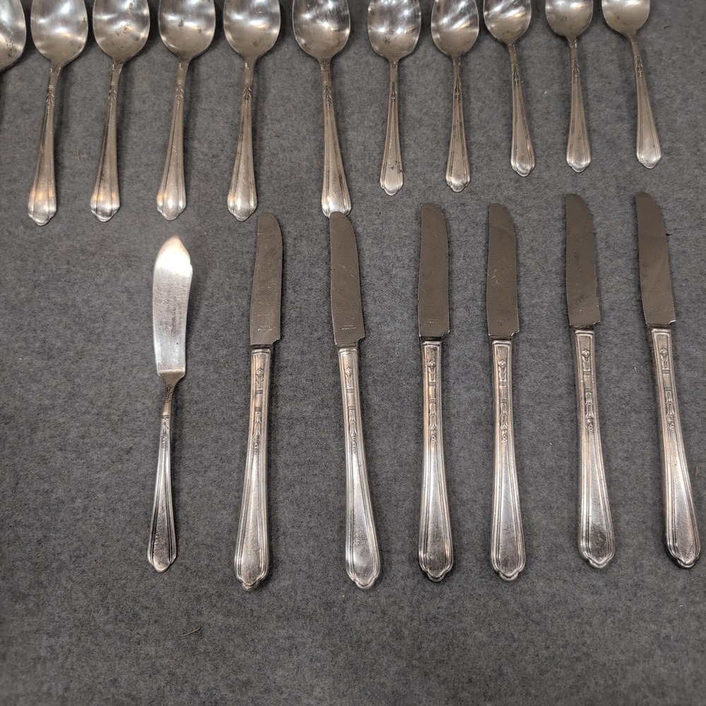 Oneida Community Tudor Plate Silver Plated Flatware Set 25 Pieces Floral Scroll - Picture 2 of 7